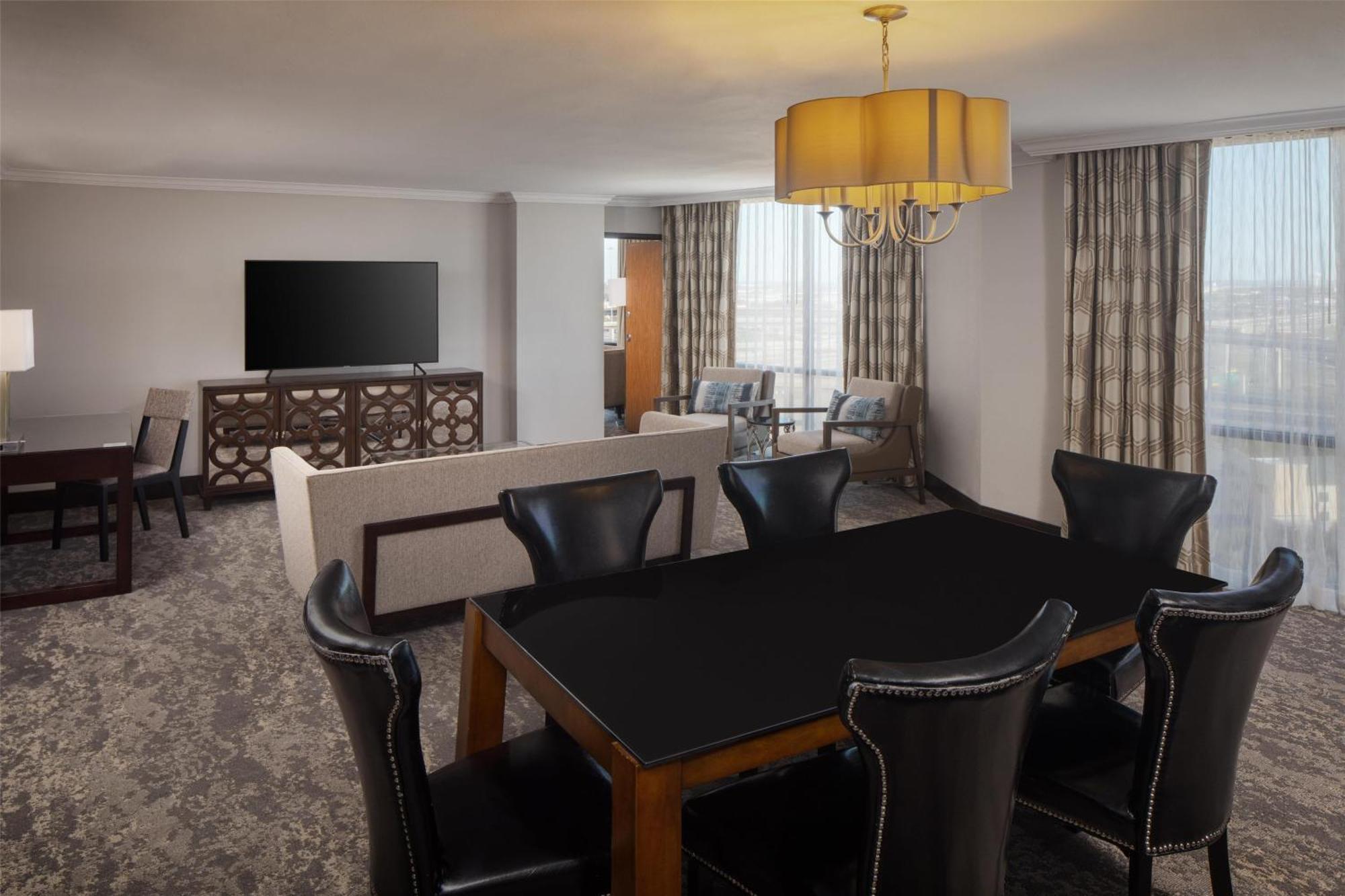 Отель Hilton Арлингтон Экстерьер фото